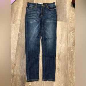 Women’s Size 9 / 28 Kancan jeans